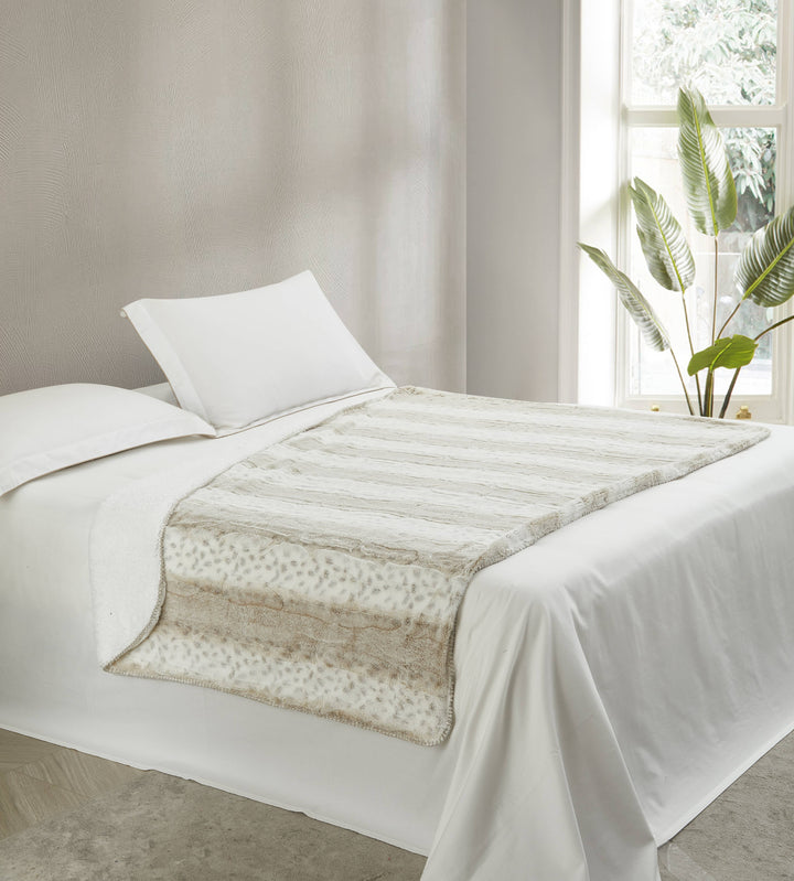 "White Leopard Stripe" Faux Fur Plush Throw Blanket -50"x70"