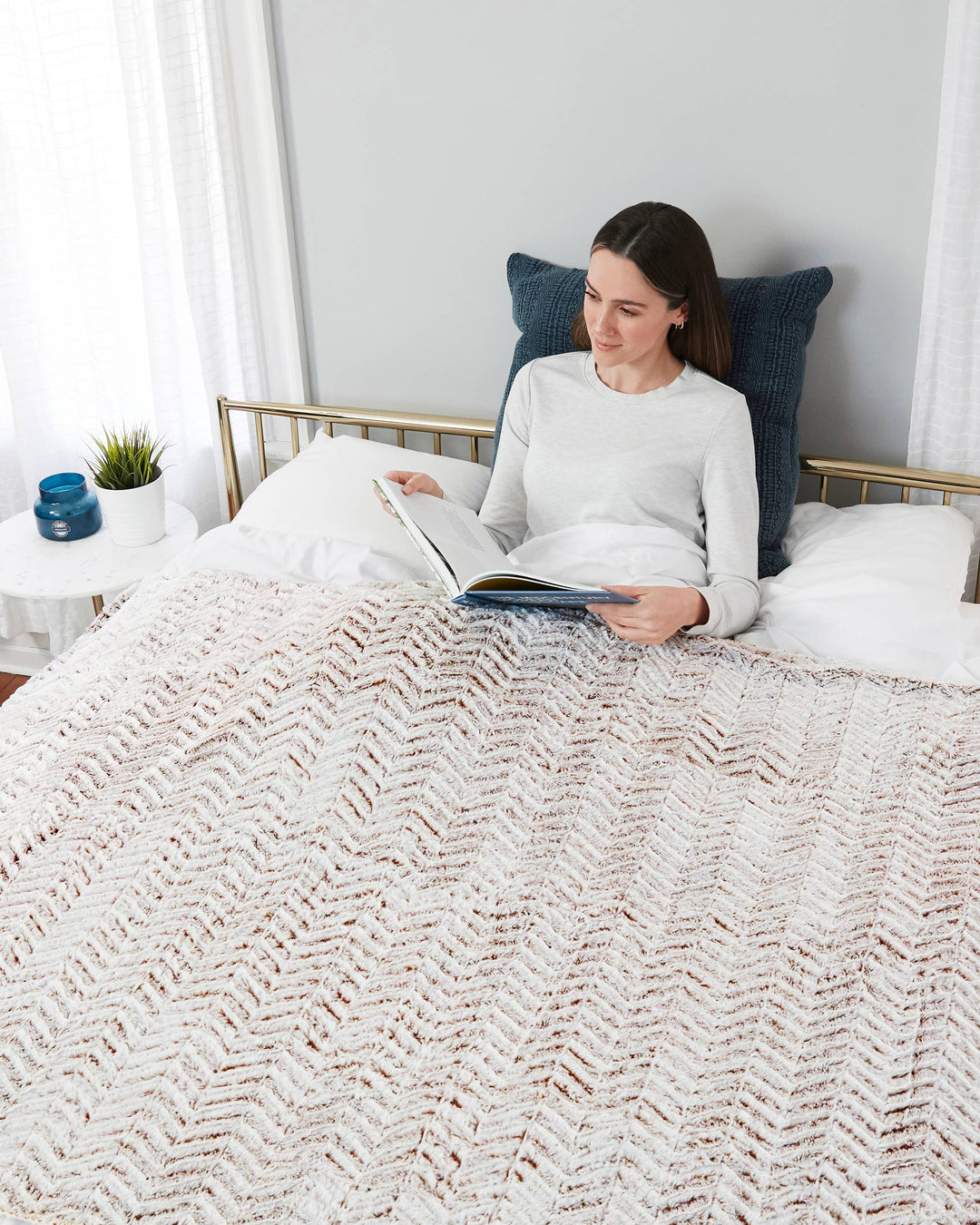 "Chevron Cutwork" Faux Fur Plush Throw Blanket - 50"x70"