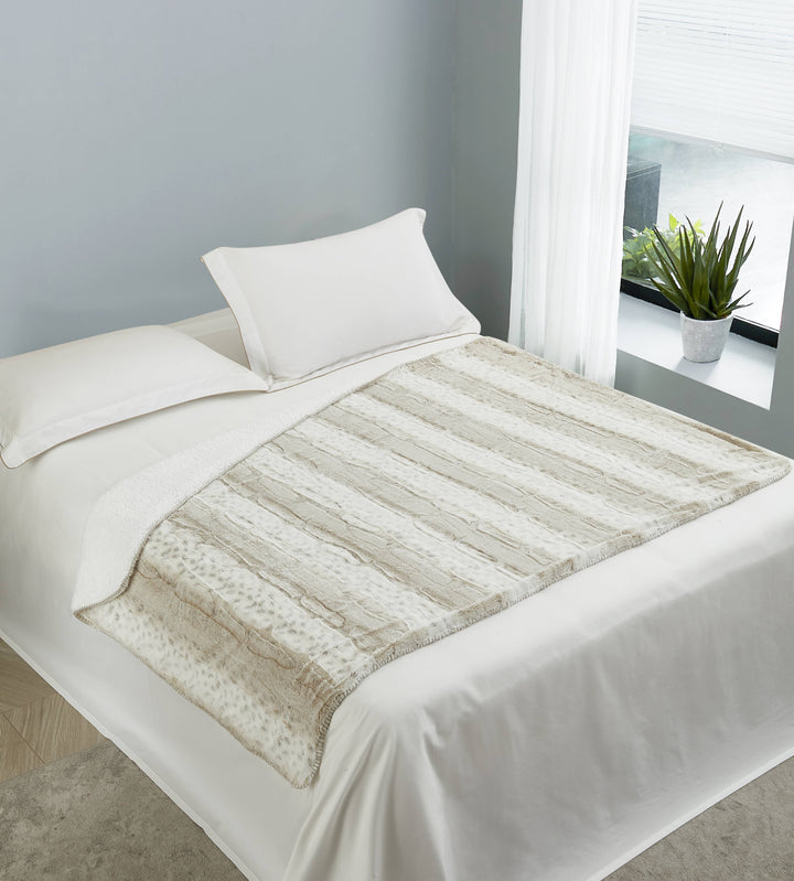 "White Leopard Stripe" Faux Fur Plush Throw Blanket -50"x70"